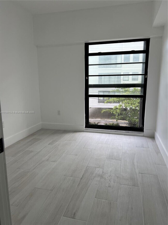 Building Photo - 575 Crandon Blvd