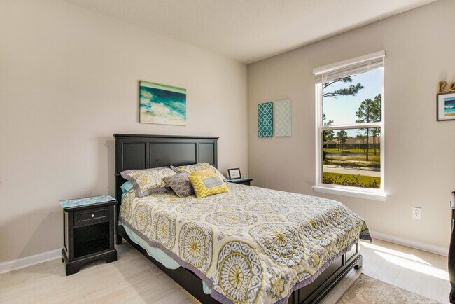 Building Photo - Bright, Beautiful Home in the Highly Desirable Sunrise Gated Community!