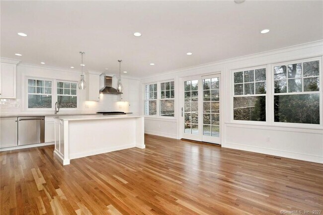 Building Photo - 50 Oak St