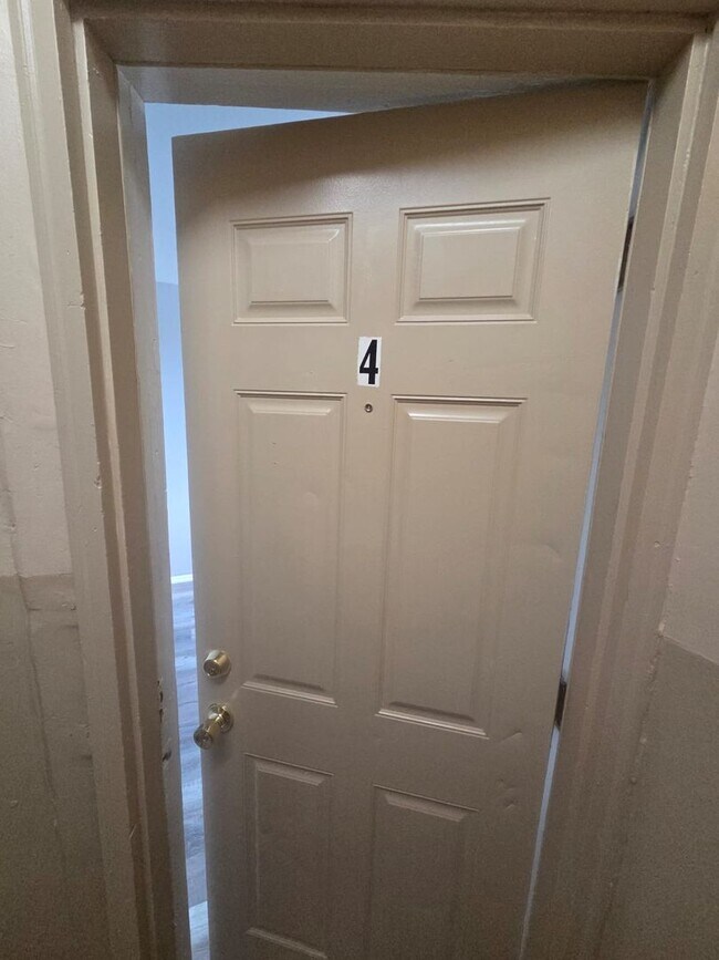 Building Photo - 23 Monroe St