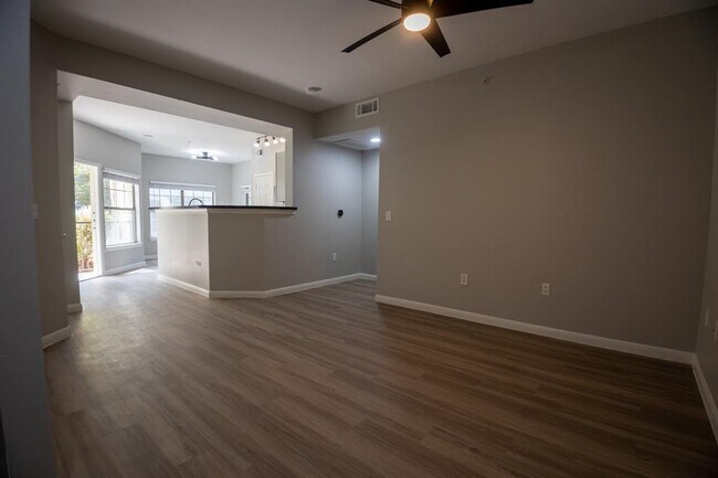Building Photo - 2320 Gracy Farms Ln