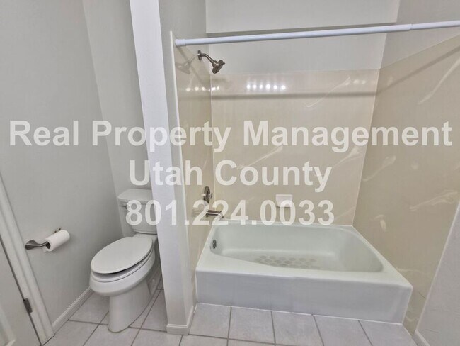 Building Photo - 747 Hanover Dr