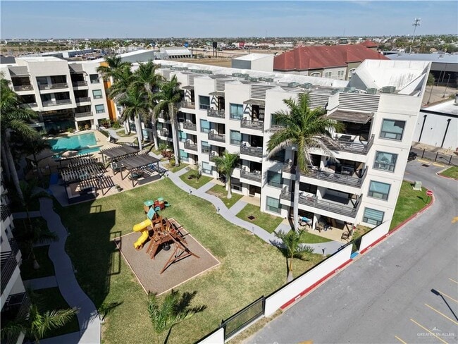 Building Photo - 38 Travis St