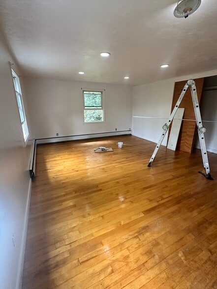 Master Bedroom - 142 Bunker Hill Cir