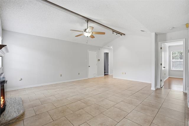 Building Photo - 1122 Hidden Creek Dr