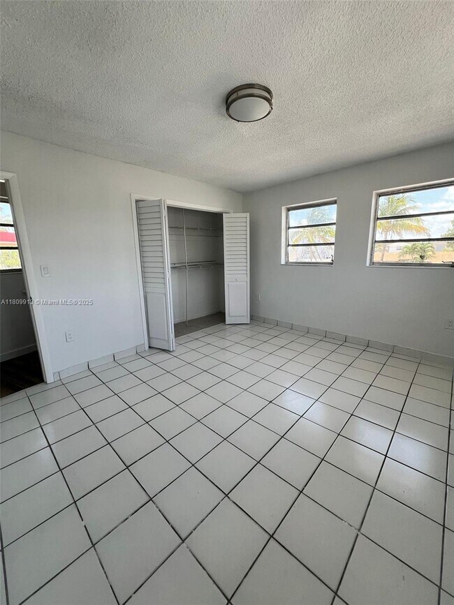 Building Photo - 751 Flagami Blvd