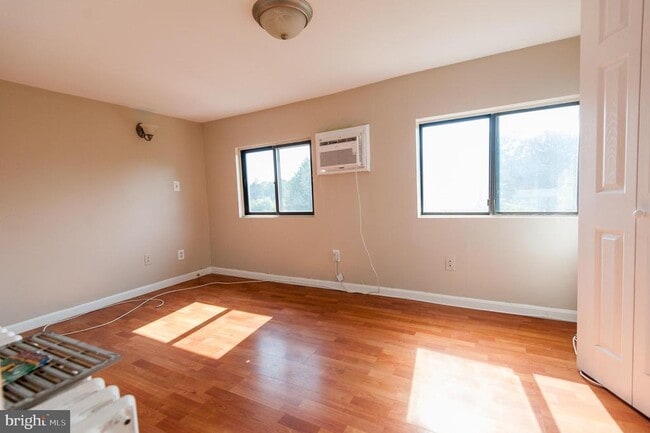 Building Photo - 6410 63rd Pl