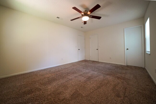 Building Photo - Mint Hill - 3 bed, 2 bath Large fenced bac...
