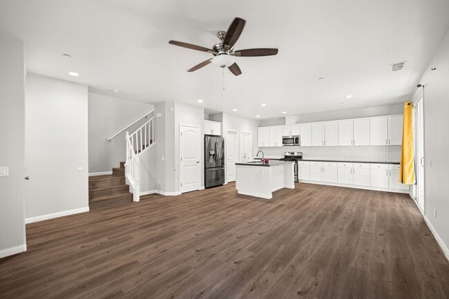 Building Photo - Beautiful Condo