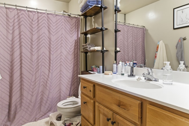 Building Photo - 467 S 2550 W