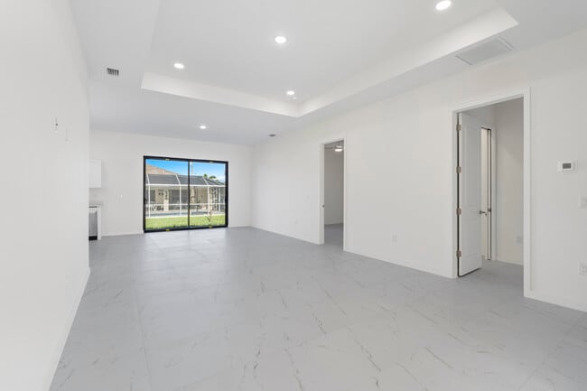 Building Photo - 4233 Jacaranda Pkwy W