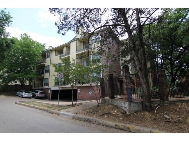 Building Photo - PRELEASE 8/15/2025 2 bed 2 bath