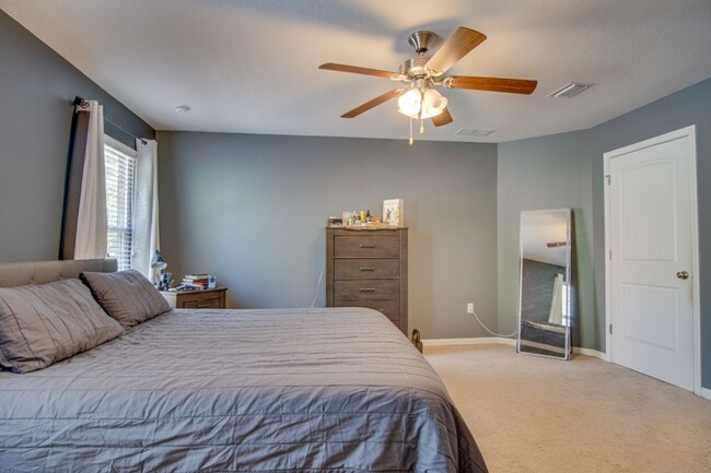 Building Photo - Charming 3-Bedroom Home in Central Pensacola with Open Layout and Fenced Yard