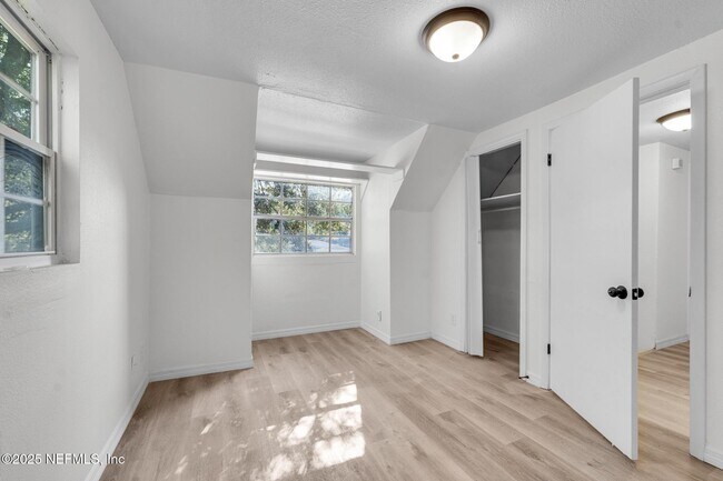 Building Photo - 2811 Myrtis Rd