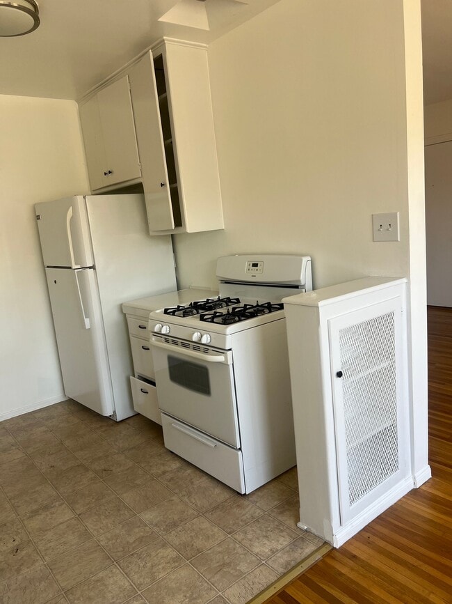 Building Photo - 3426 Mentone Ave