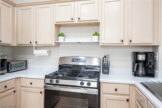 Building Photo - 641 Solitude Point Ave