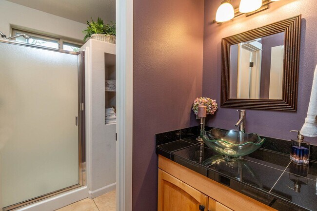 Building Photo - River's Edge Golf Course, Upscale Unit on ...