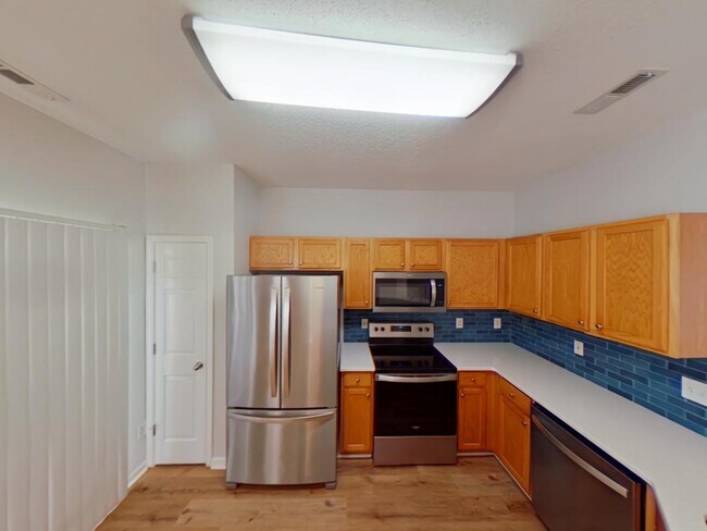 Building Photo - 3926 Fountain Village Cir
