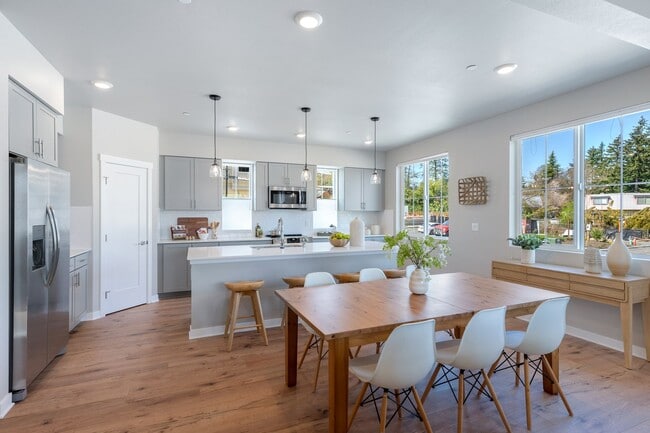 Building Photo - 4 Bed | 3.5 Bathroom | 1840 Sq Ft | $3,400