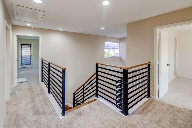 Building Photo - 1112 Bering Dr