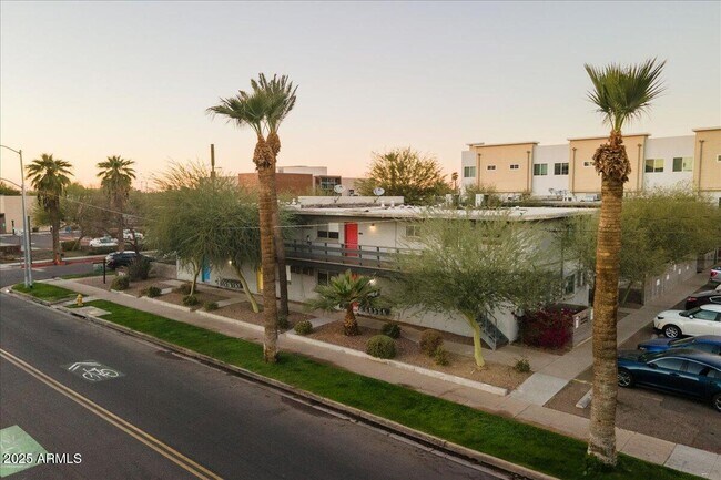 Building Photo - 601 N 6th Ave