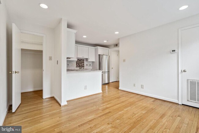 Building Photo - 307 E Duncan Ave