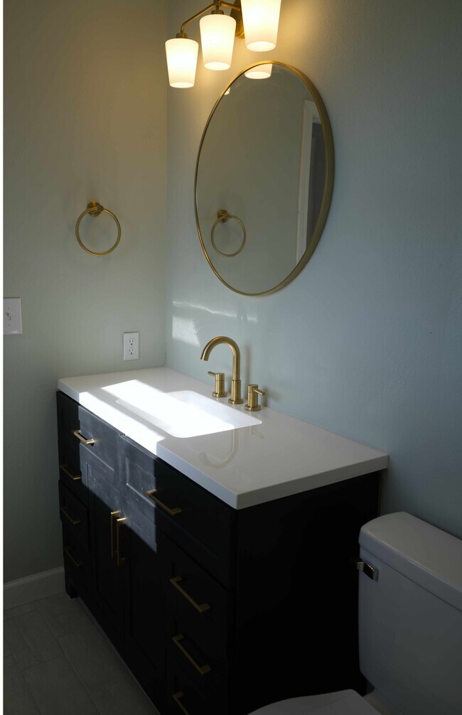 Building Photo - 1690 Henegar Dr