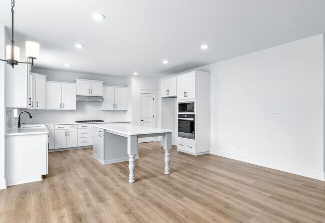 Building Photo - Brand New 4BR Luxury Home in Collington East