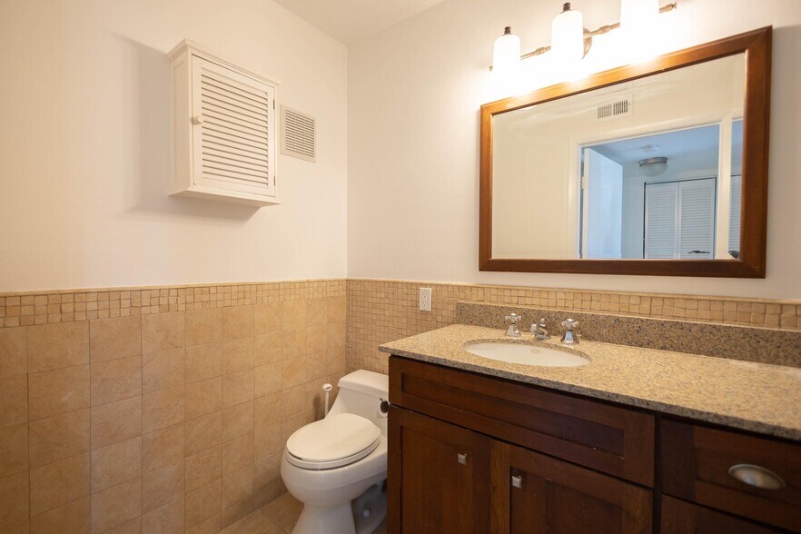 Building Photo - 815 W Boynton Beach Blvd