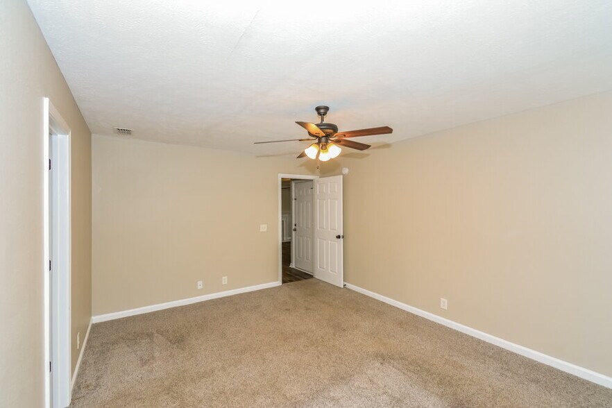 Building Photo - 912 Tom Hailey Blvd