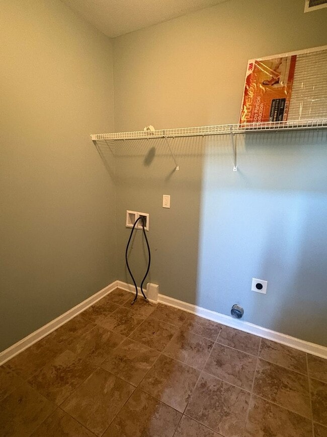 Building Photo - 4 Bedroom 3 Bath House