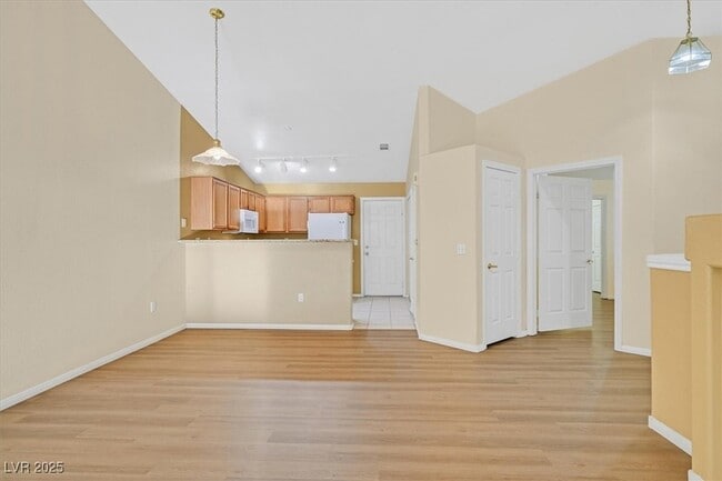 Building Photo - 137 Tapatio St