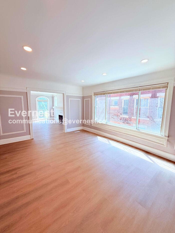 Building Photo - 2302 Hazelwood St
