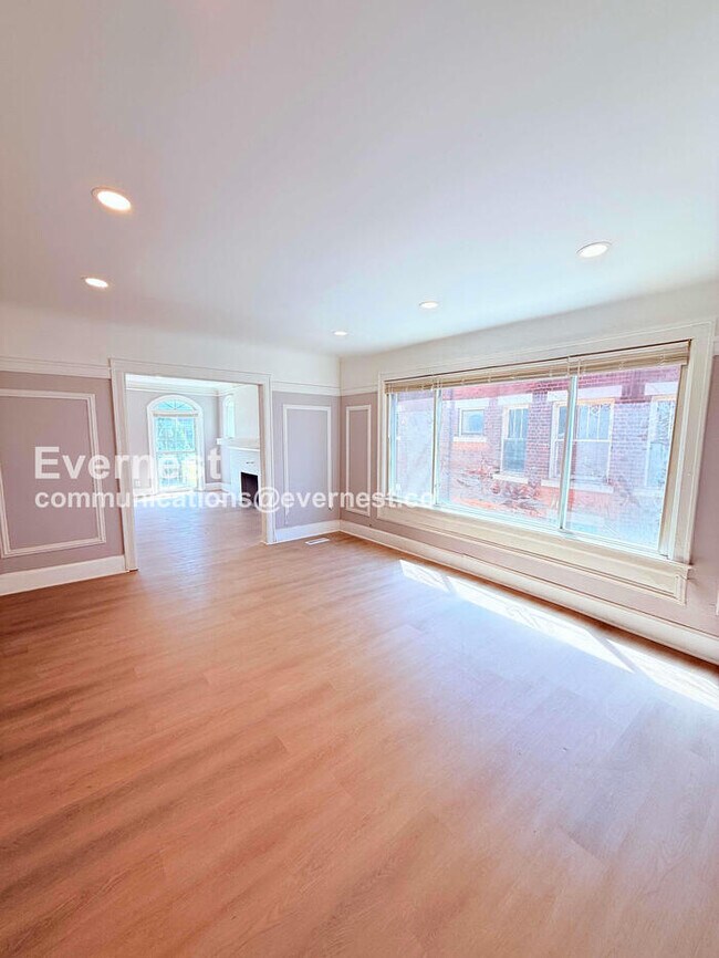 Building Photo - 2302 Hazelwood St