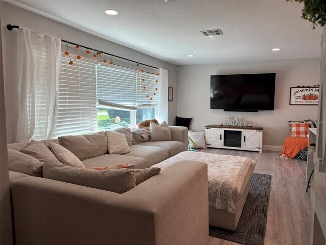 Building Photo - 4420 Meadow Creek Cir