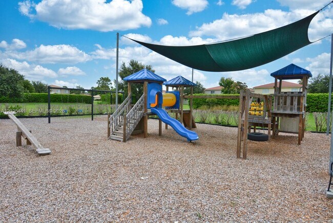 Building Photo - 4648 56th Ln