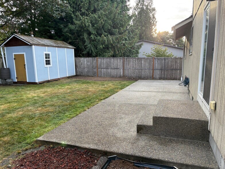 Building Photo - 8402 49th Loop SE