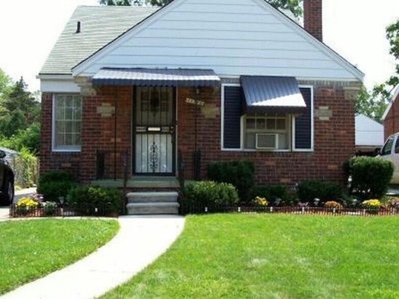 Front House Profile - 11742 Beaconsfield St