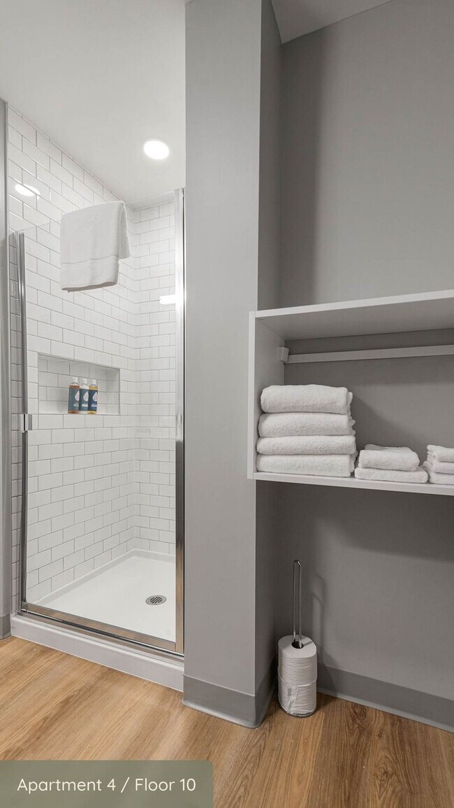 Building Photo - 853 W Blackhawk St