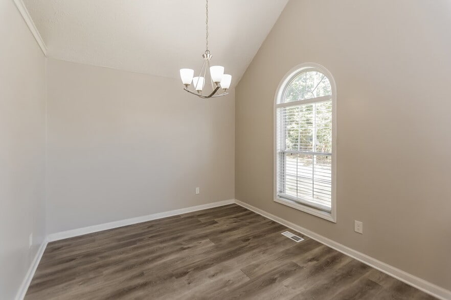 Building Photo - 2740 Owens Dr