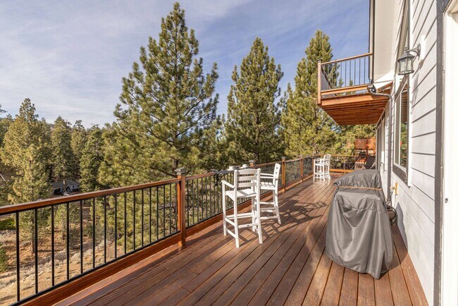 Building Photo - Stunning 4-Bedroom Home with Amazing Views, EV Charger & Solar in Big Bear!