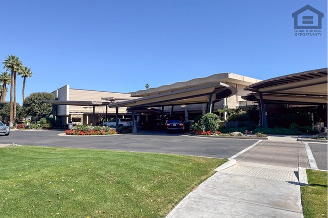 Building Photo - 3Bed/3Bath House at Thomas/7th Ave! Ready for Immediate Move-In! -- NO HOA! FULLY REMODELED!