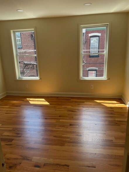 front bedroom 2nd floor - 3044 Amber St