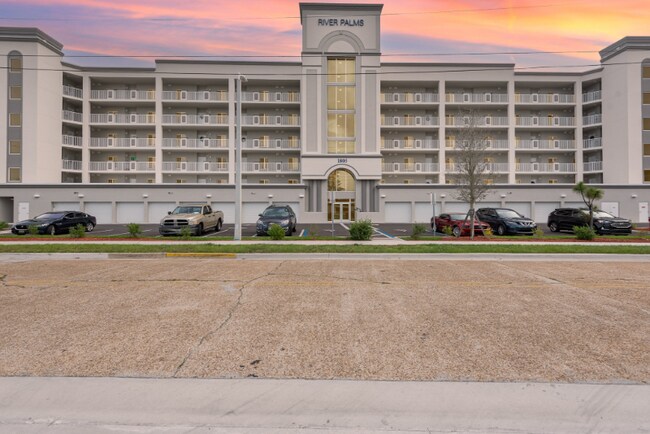 Building Photo - 1805 Riverside Dr