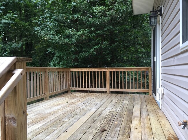 Building Photo - 854 Redwood Trail
