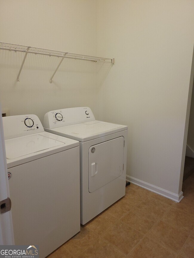 Building Photo - 175 Spinner Dr