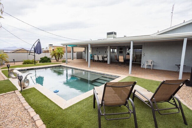 Building Photo - 3 BEDROOM 2 BATH 2 CAR GARAGE POOL HOME W/...