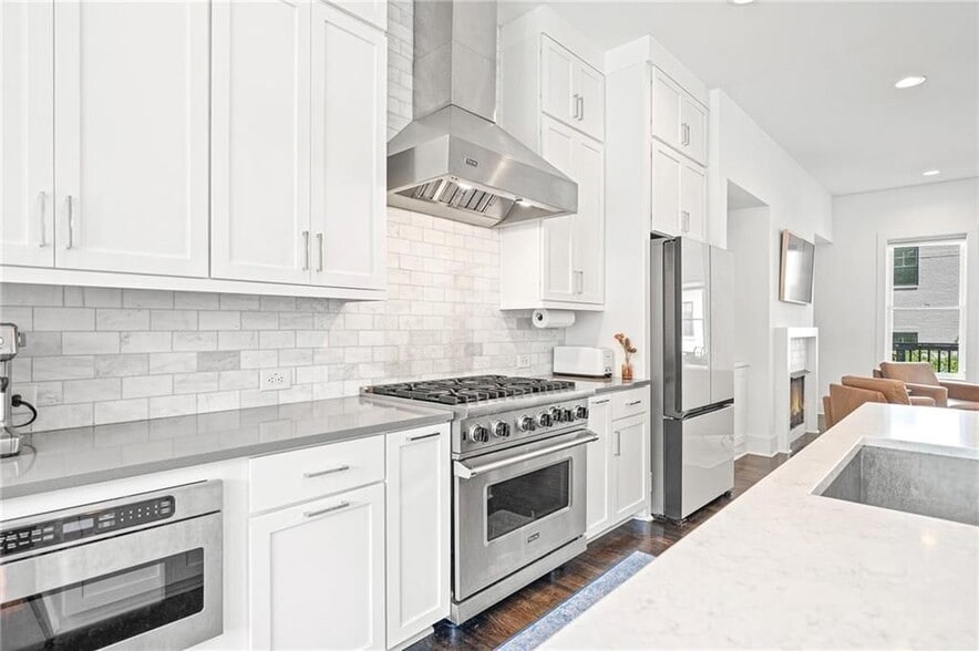 Building Photo - 1801 Huntington Hills Ln NW