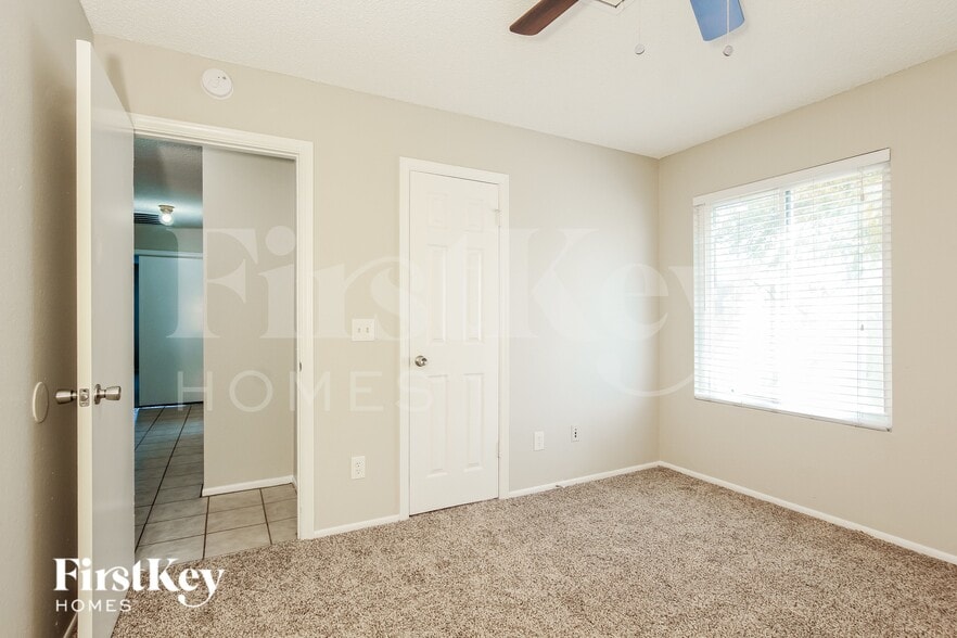 Building Photo - 8320 W Corrine Dr