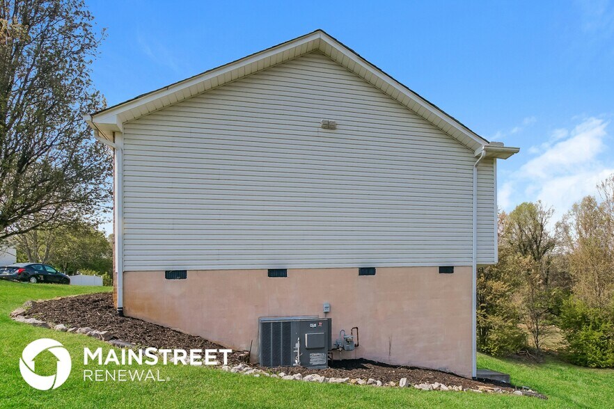 Building Photo - 6216 Vandemere Dr